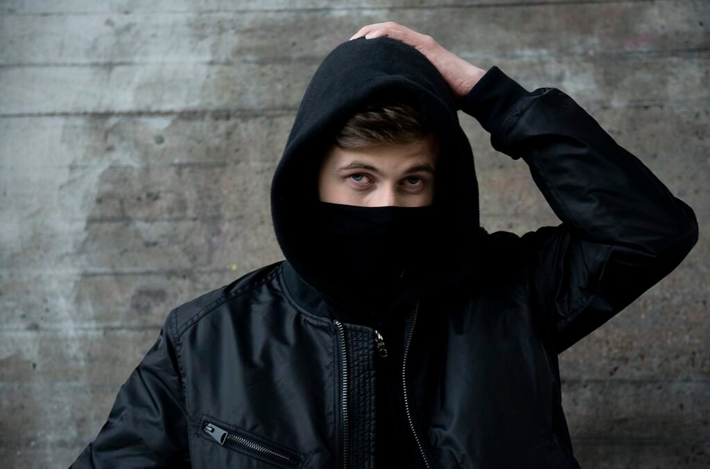 Alan Walker Net Worth 2022: Wiki, Biography, Relationships, Career, Awards, Favorite Things, Car, House, Social Media, Facts 11 Alan-Walker-Wiki