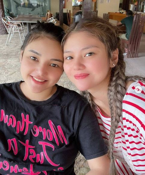 Ana-with-her-sister-Marie-Jalandoni