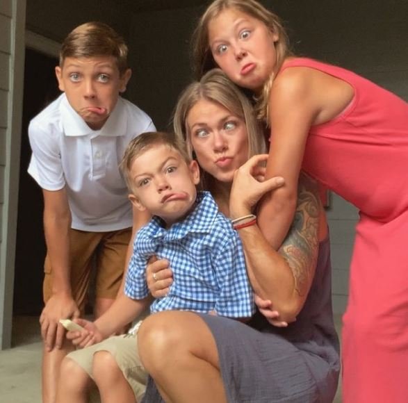 Lisa Tranel Net Worth 2022: Wiki, Biography, Age, Husband, Children, Family & Facts 39 Lisa-Tranel-and-her-children