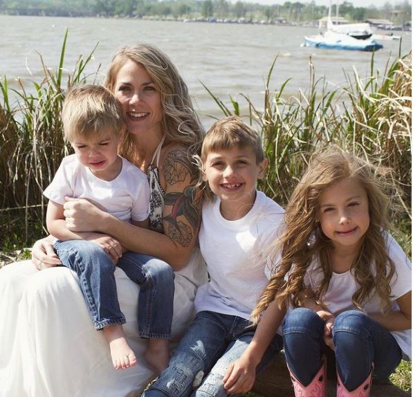Lisa-Tranel-with-her-children