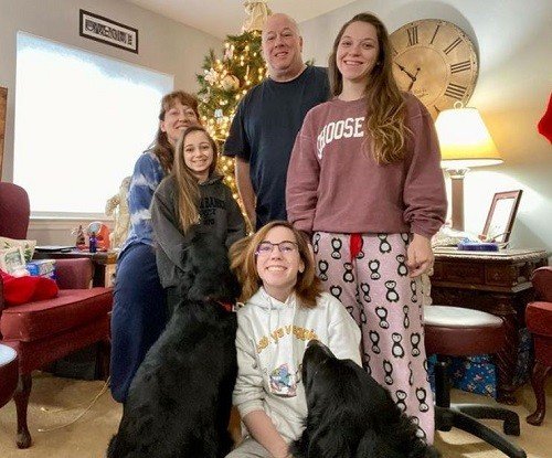 Shauna Rae Net Worth 2022: Wiki, Biography, Parents, Ethnicity, Boyfriend, Age, Height & More 14 Shauna-Rae-was-photographed-with-her-mom-Patricia-Schrankel-step-dad-Mark-Schrankel-and-sisters-Rylee-and-Morgan-Rae