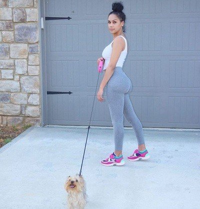 Tiara Renee Net Worth 2022: Wiki, Biography, Husband, Age, Height, Boyfriend, Kids, Family & More 24 Tiara-Renee-with-her-pet