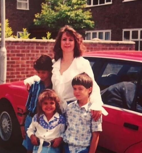 Tristan Tate Net Worth 2022: Wiki, Biography, Personal Life, Family, Appearance, Career, Before Business, Becoming Rich, Cars Collection, The Hustlers University, Social Media 18 Tristan-with-his-mom-and-siblings