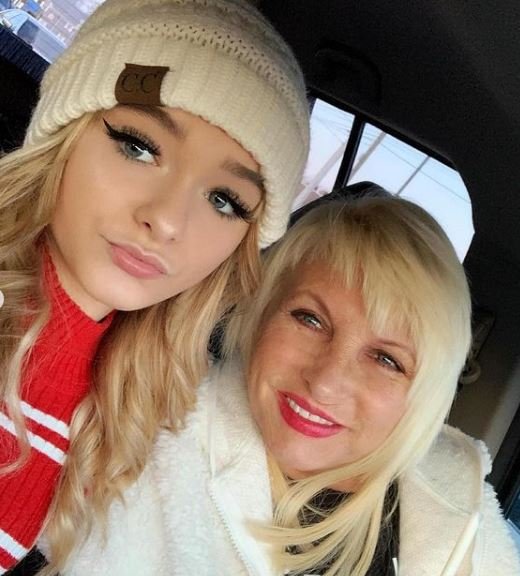 Zoe Laverne Net Worth 2022: Wiki, Biography, Age, Boyfriend, Parents, Ethnicity, Height, Lifestyle & More 29 Zoe-Laverne-and-her-mother-Debbe-Pemberton