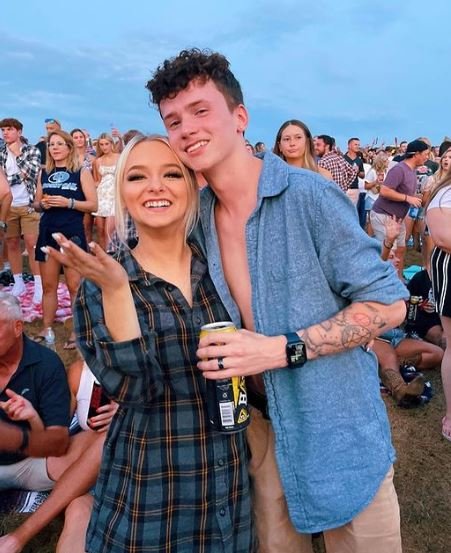 Zoe Laverne Net Worth 2022: Wiki, Biography, Age, Boyfriend, Parents, Ethnicity, Height, Lifestyle & More 30 Zoe-Laverne-with-her-partner-Dawson-Day