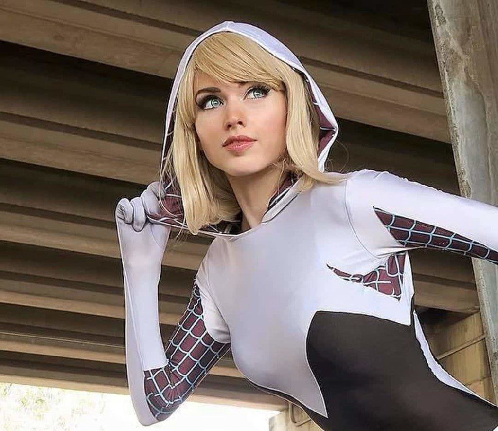 amouranth cosplay spiderman